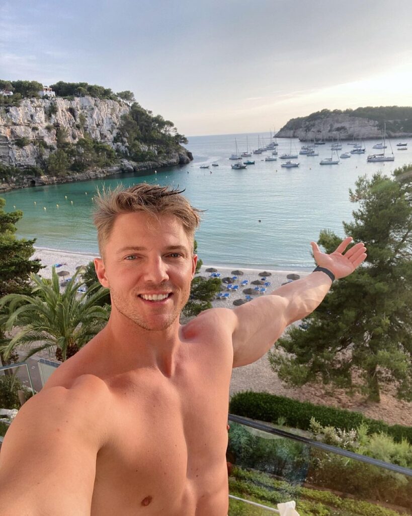 Steve Cook enjoying his vacation at Menorca Spain (Source: Instagram)