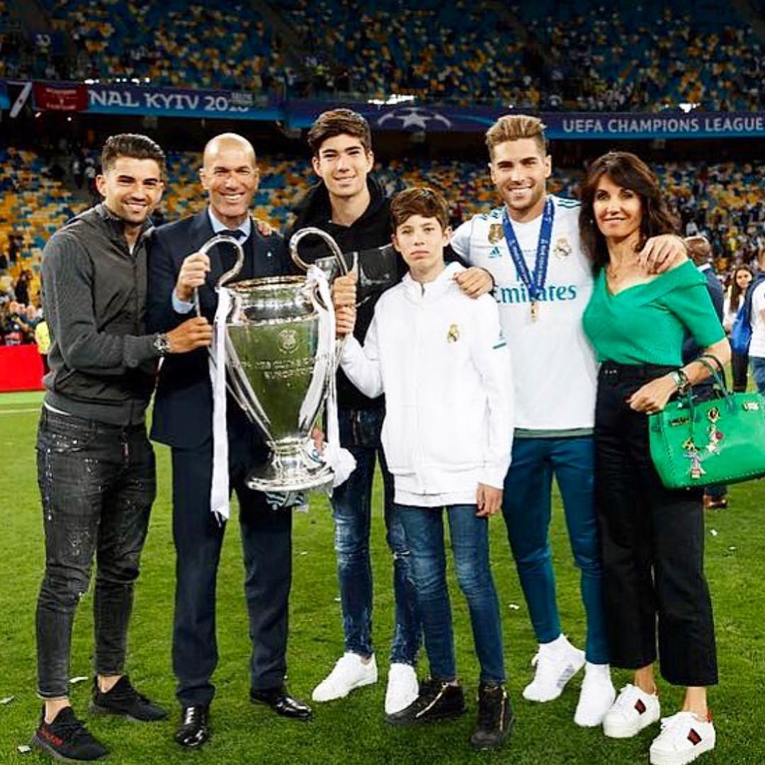 Zidane celebrates UCL truimph with his family