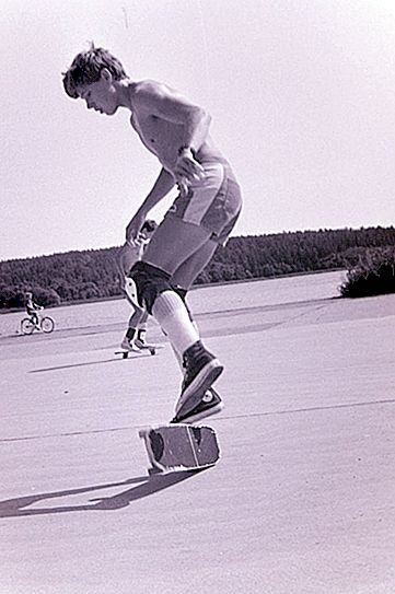 Rodney Mullen skateboarding