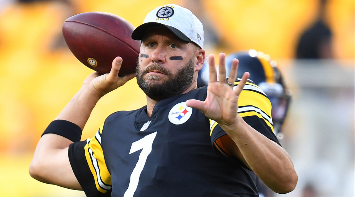 Ben Roethlisberger Throwing A Ball