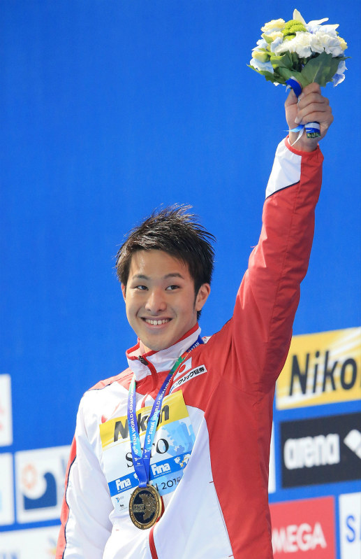 Daiya Seto with a gold medal