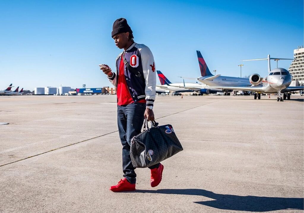 Julio Jones got snapped in the airport.