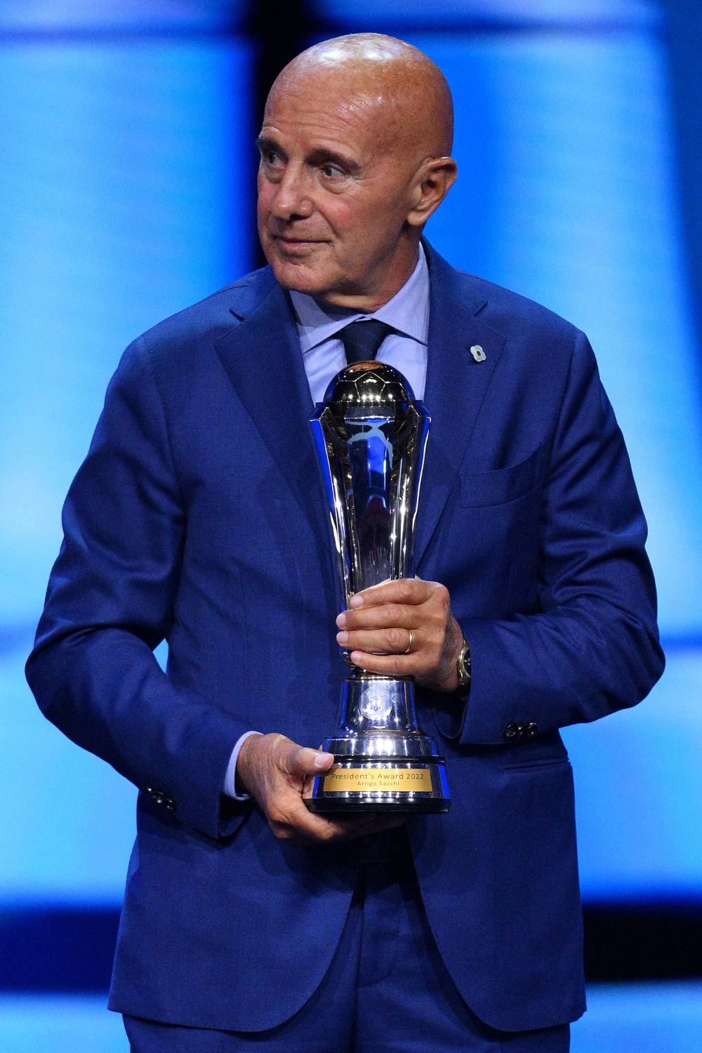 sacchi-with-uefa-presidents-award