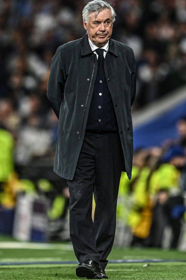 15 Best Soccer Coaches of All Time [2024 Update] Players Bio