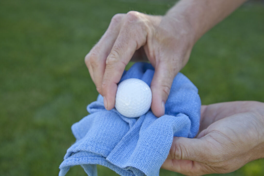 How to clean your golf balls?