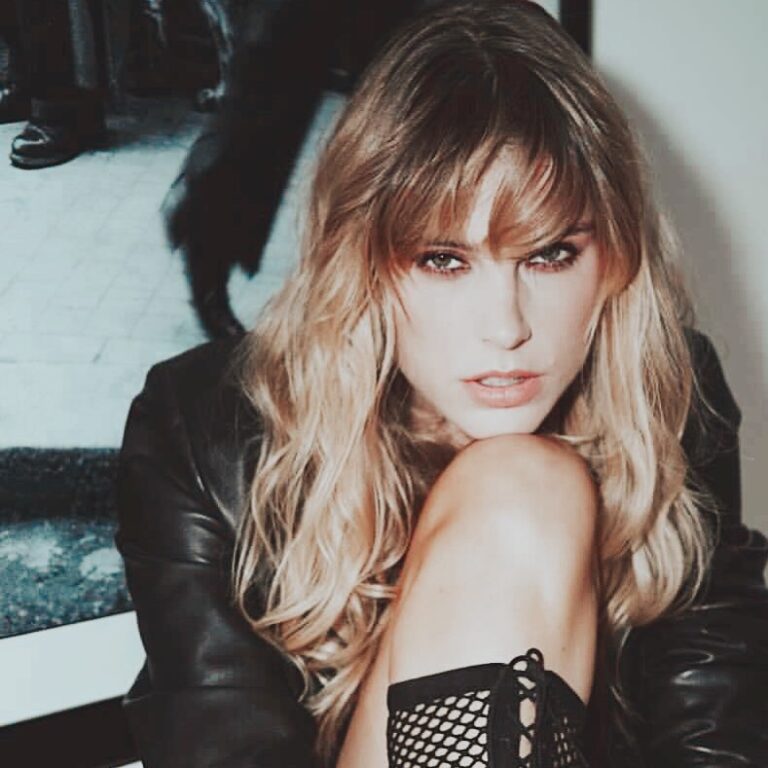 Latvian model Alisa Znarok also known as the girlfriend of Artemi Panarin (Source: Instagram)