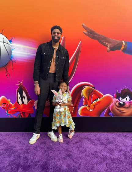 Anthony Davis with his daughter