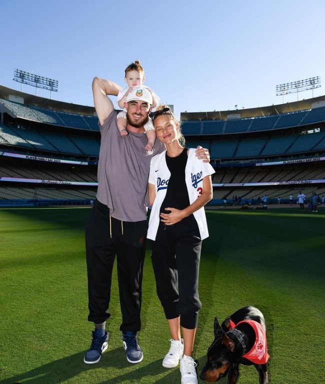 Carter With Her Daughter And Boyfriend