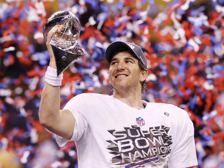 Eli Manning Wearing Super Bowl Champions New York Giants Hoodied Sweatshirt  - Tiotee