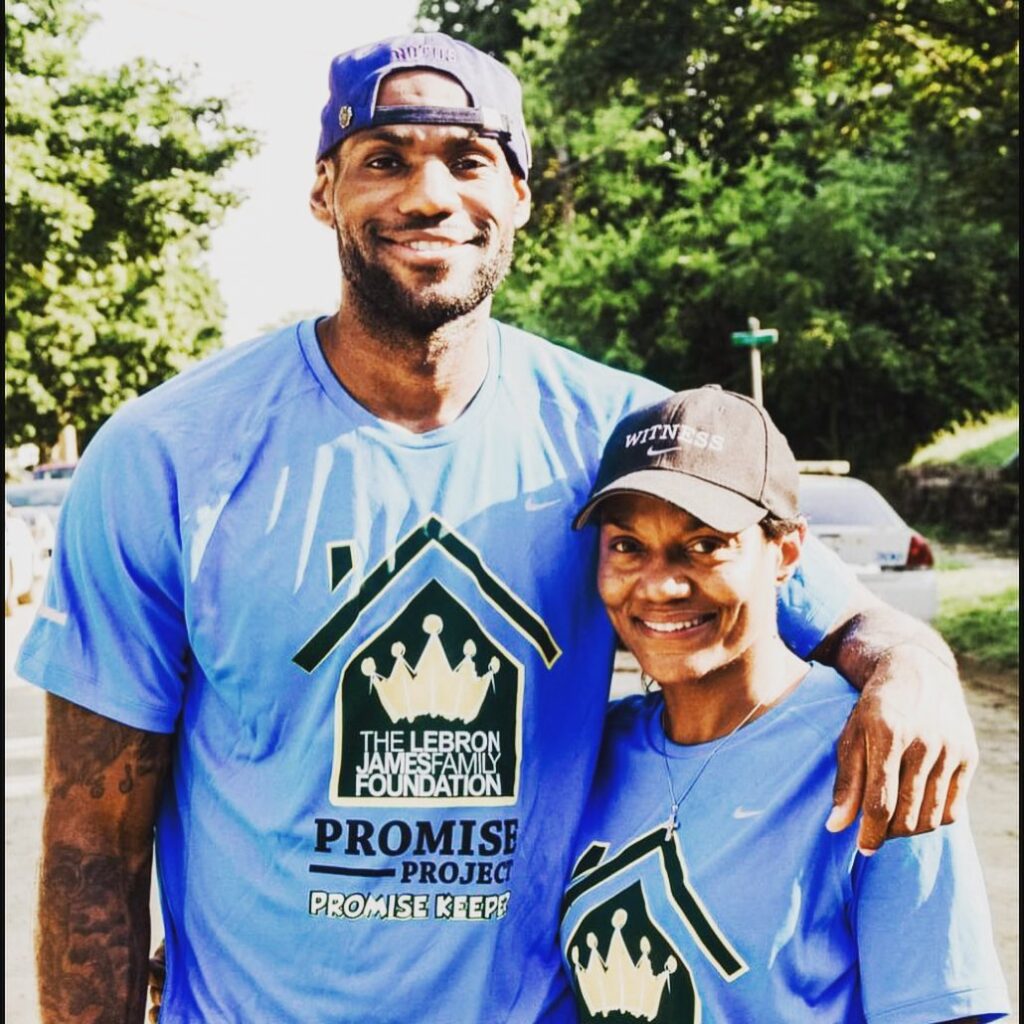 Gloria James along with her son LeBron James ( Source: Instagram)