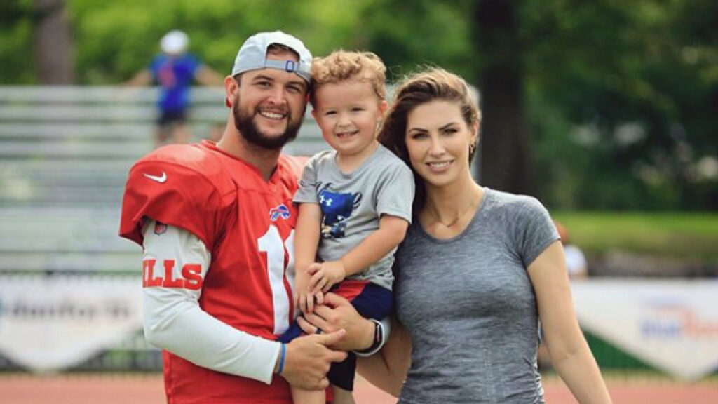 Katherine Webb with his wife and child (Source: WKRG)