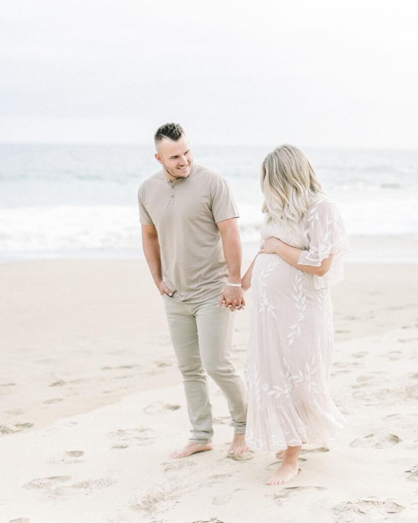 Mike Trout and her pregnant wife, Jessica.