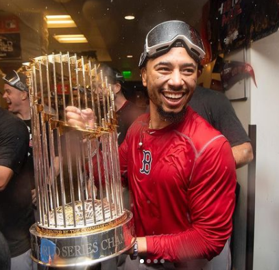 Mookie-Betts-holding-the-World-Series-Champion-Trophy-2018