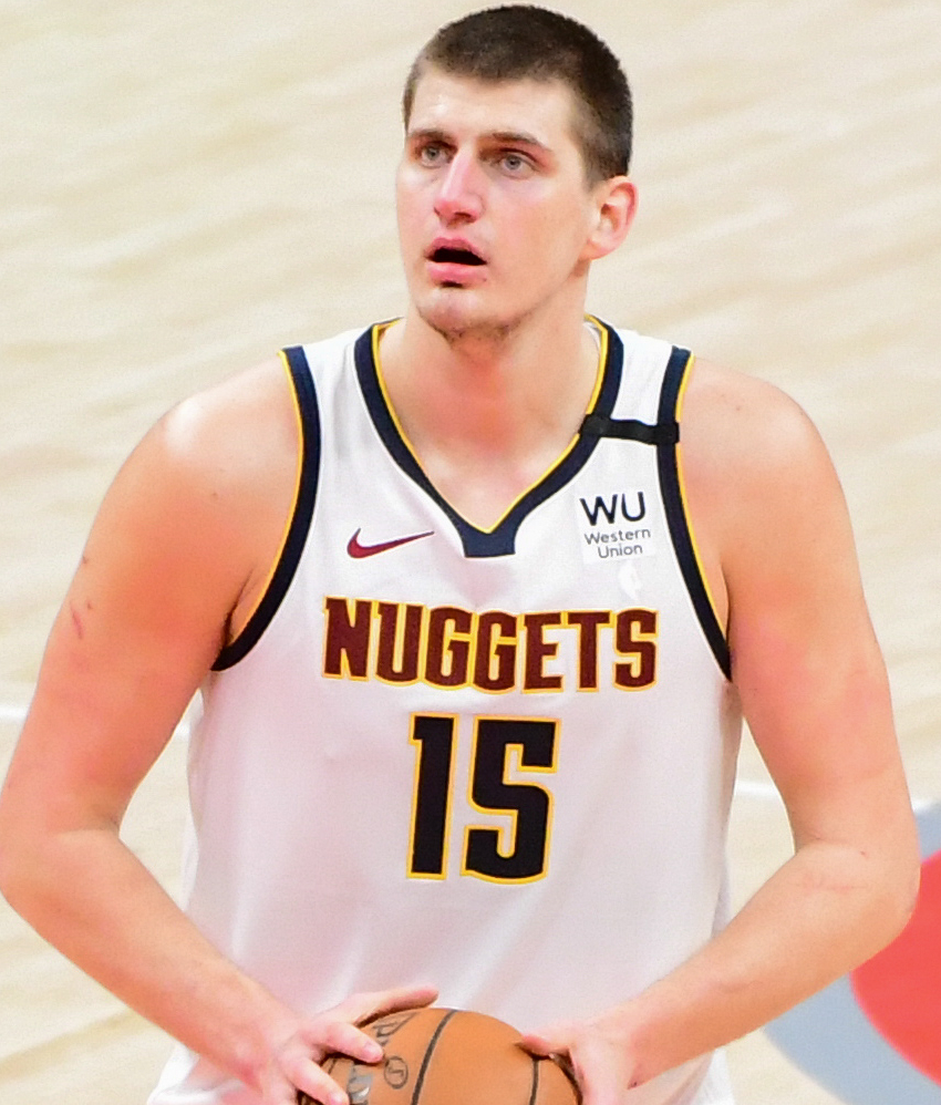 Nikola Jokić attempting a free throw