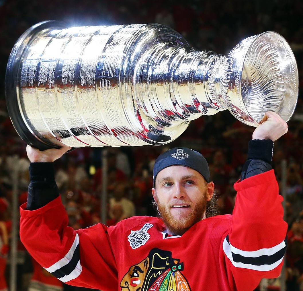 Patrick-Kane-holding-a-Stanley-Cup