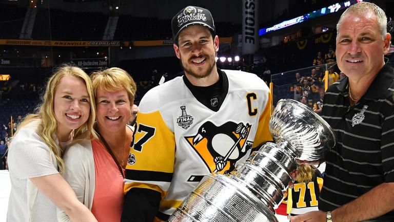 Sidney-Crosby-and-his-family