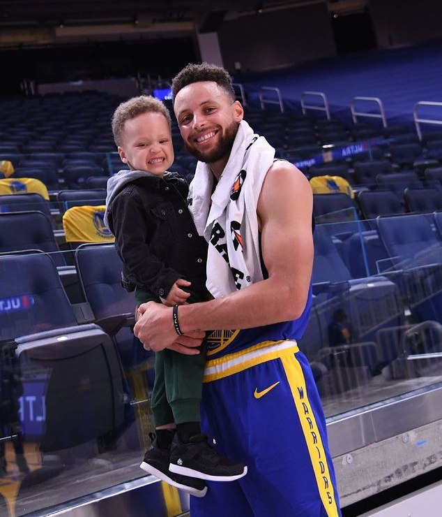 Stephen Curry With His Son Canon Curry