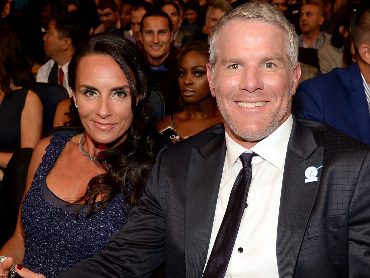 The beautiful Deanna Favre with her husband, Brett Favre.