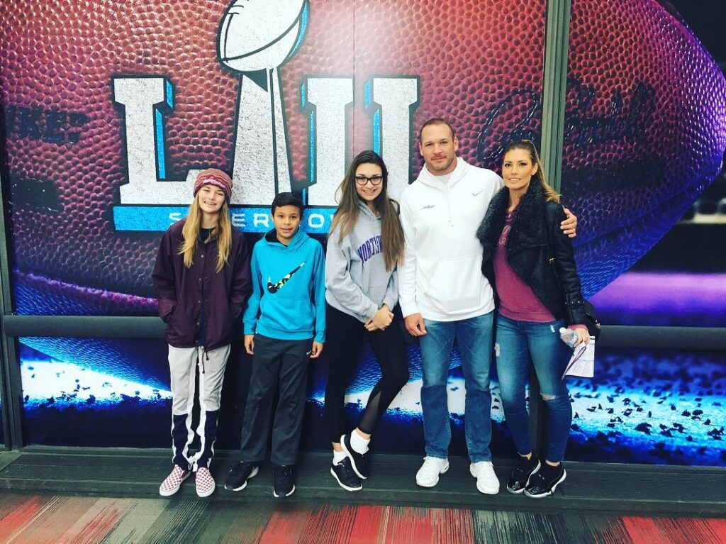 Jennipher Frost along with her husand Brian Urlacher and three step-children (Source: Instagram)