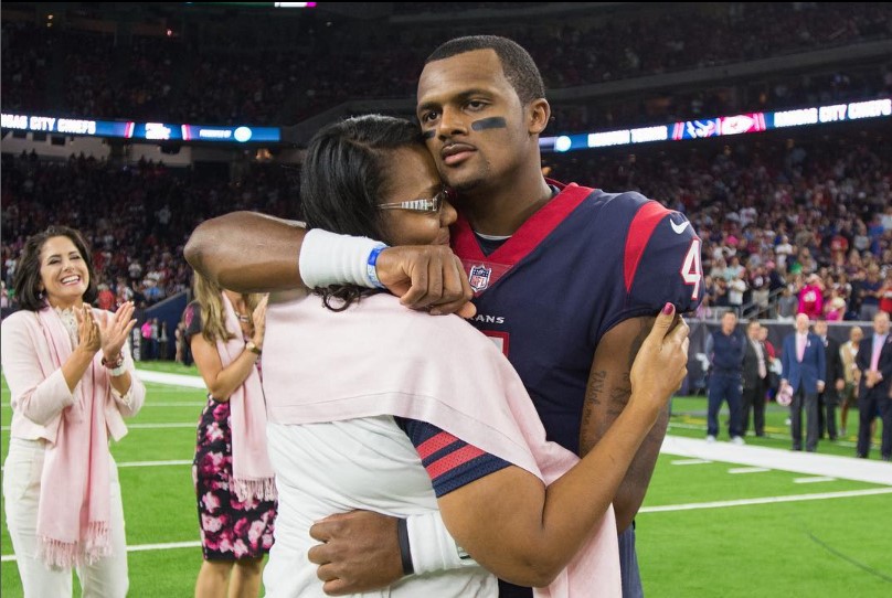 deshaun-and-his-mother-hugging