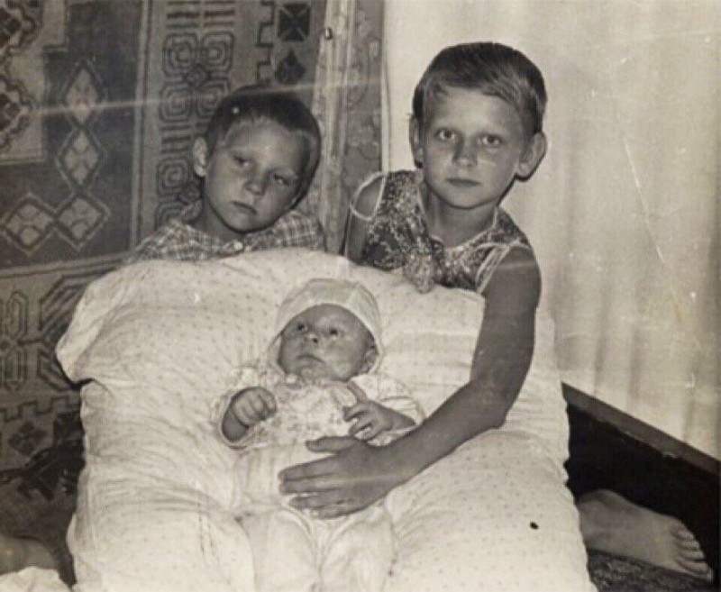 Fedor-Emelianenko-with-brothers