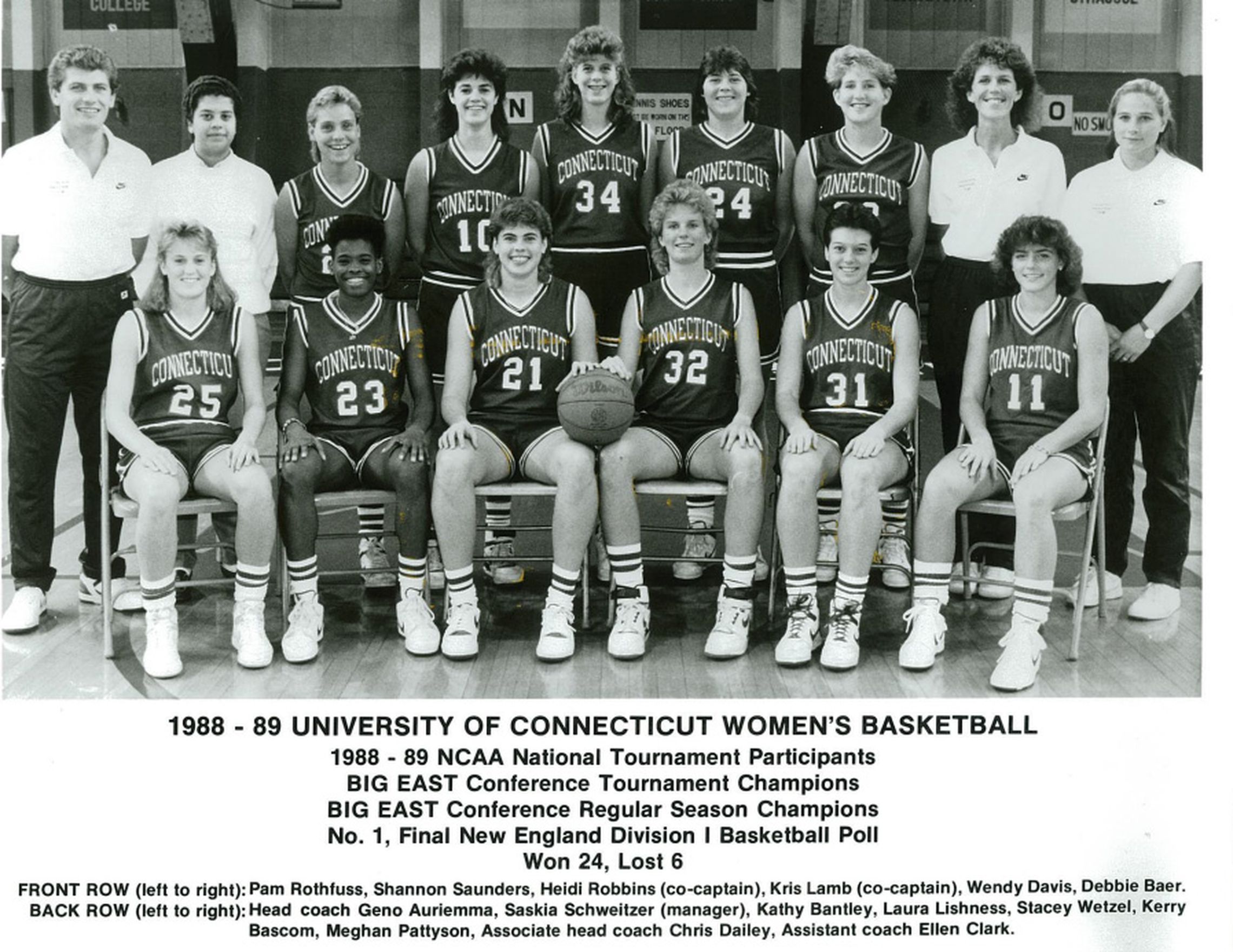 Geno-Coaching-Women's-Team-In-The-University-Of-Connecticut