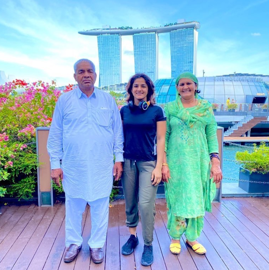 Ritu Phogat with her parents