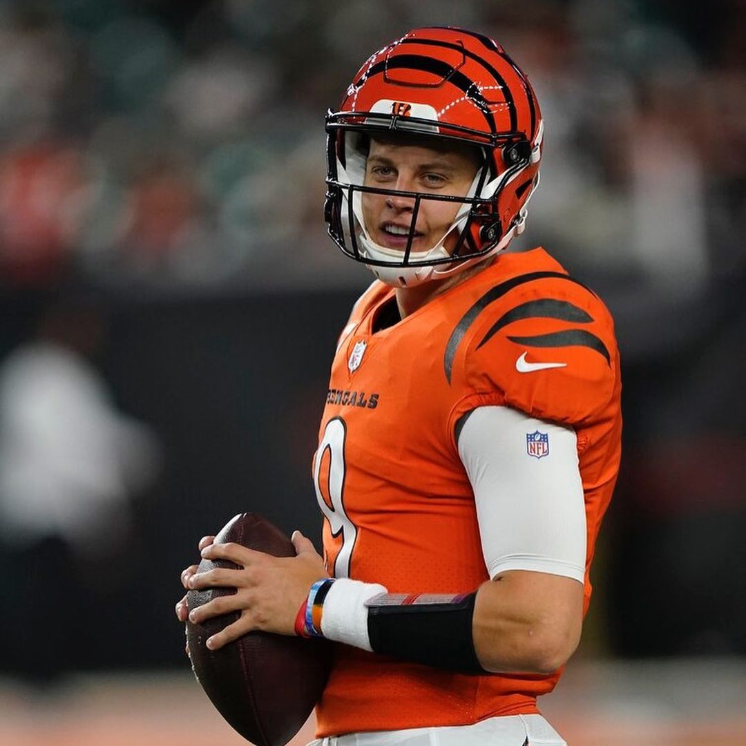 Joe Burrow's girlfriend Olivia swoons over Bengals quarterback