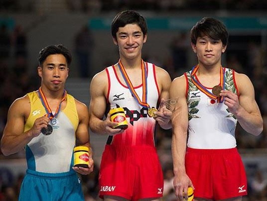 Price of Twist Kenzo Shirai in the middle with a gold medal at the men's vault final award ceremony of World Cup Gymnastics in Melbourne, Australia, in February 2017.