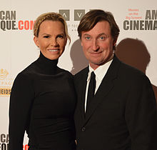 Wayne Gretzky wife Janet Jones (Source: Wikipedia)