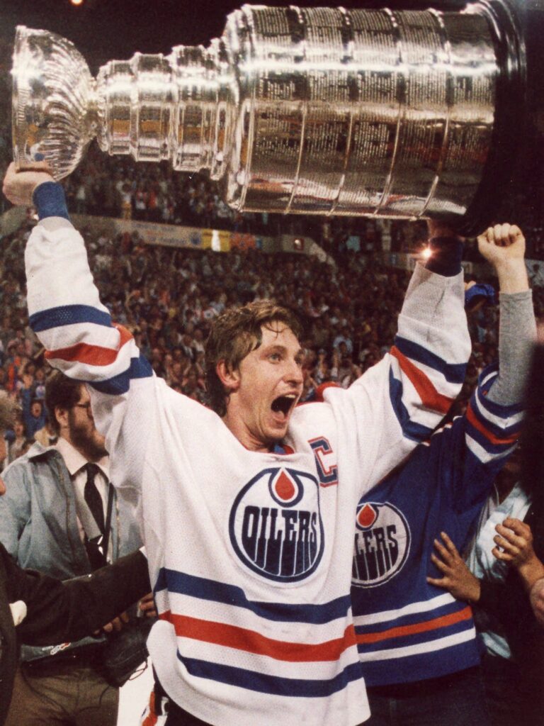 Wayne Gretzky holding Stanley Cup (Source: IndyStar)