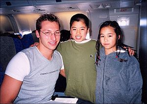 Ian Thorpe along with his Japanese fans 