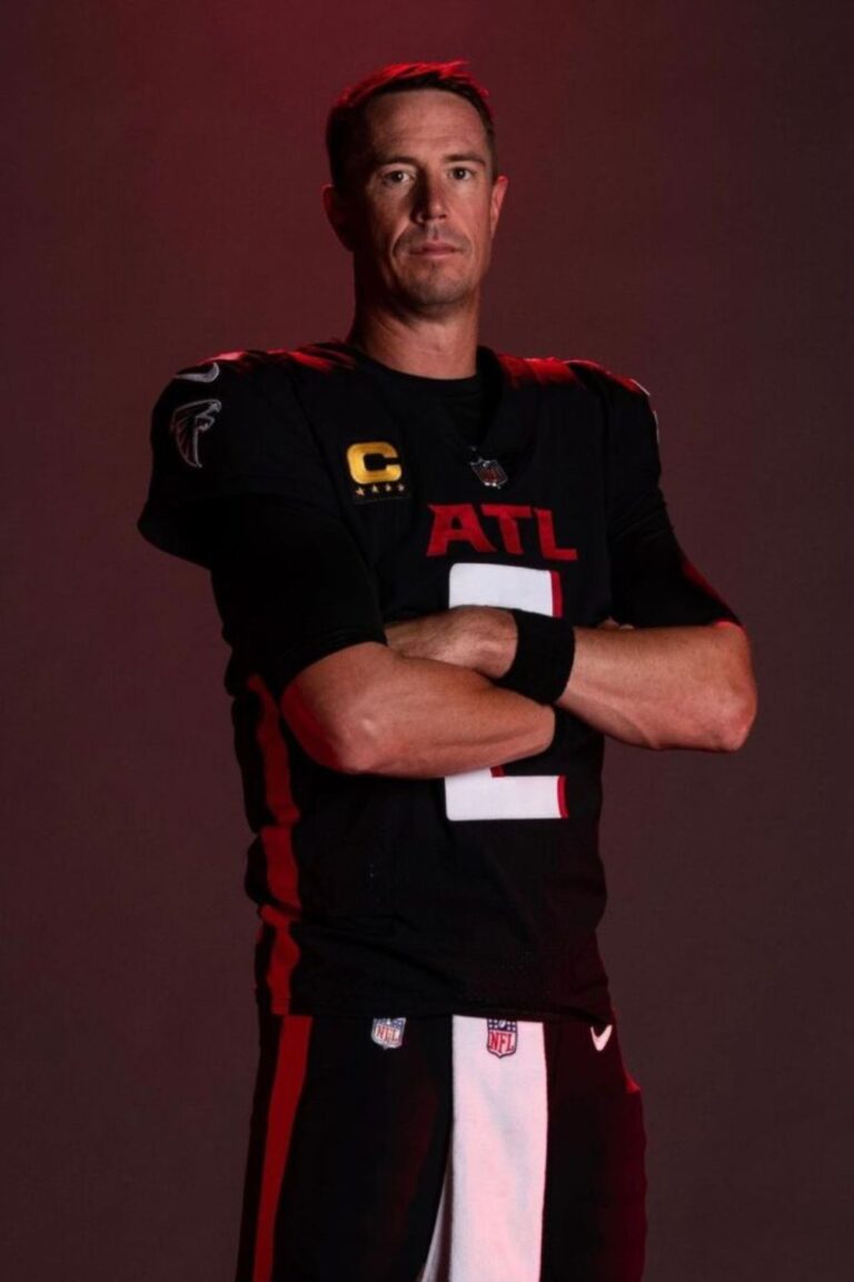 12 Best Looking Quarterbacks In NFL [2024 Update] Players Bio