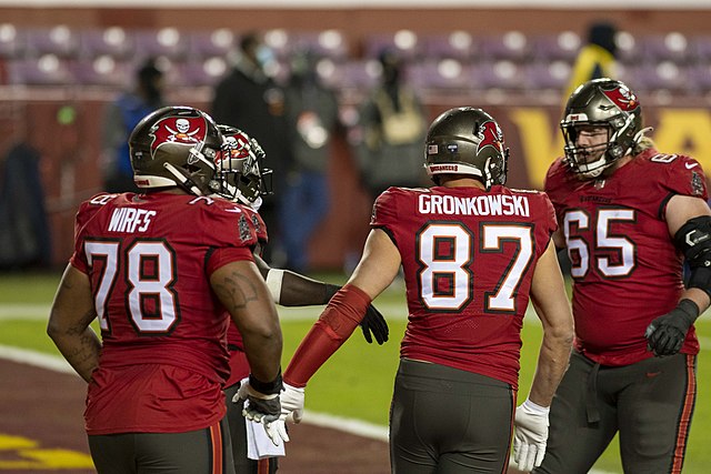 NFL-players-on-the-field