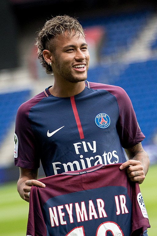 Neymar_holding_PSG_jersey