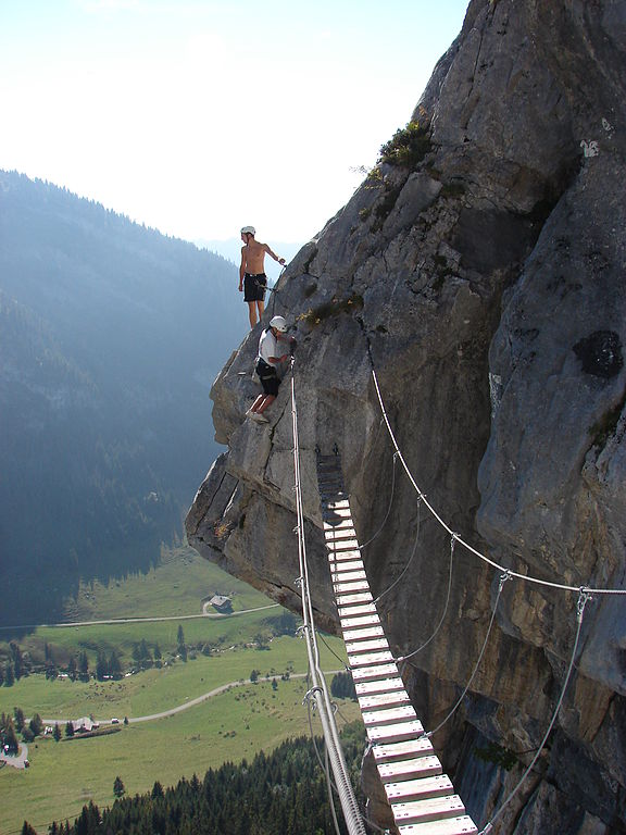 dangerous-sports-rock-climbing