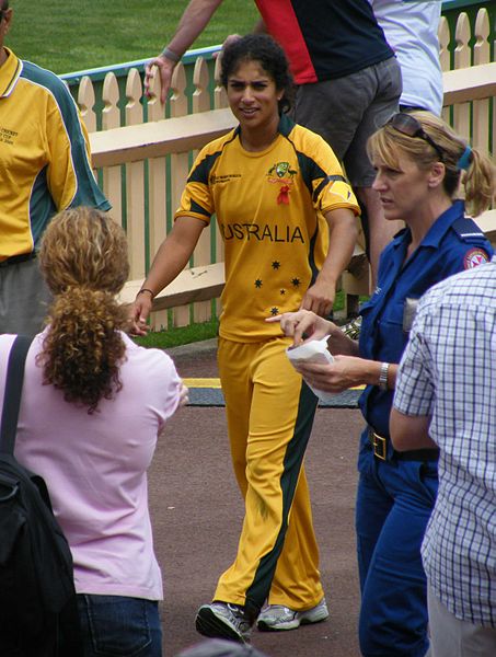 Lisa Sthalekar Australian bowler