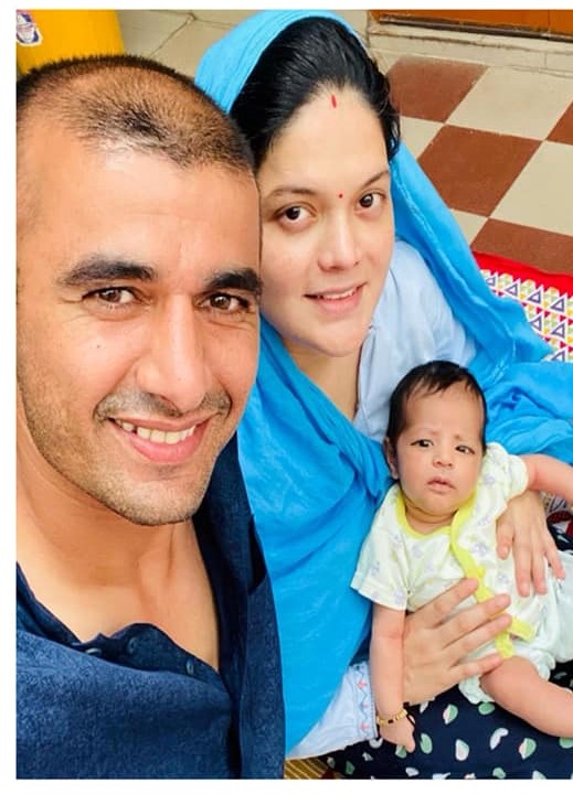 Ajay Thakur with his Wife, Sandeep Kaur Rana and Daughter, Anaya Thakur (Source: facebook.com)