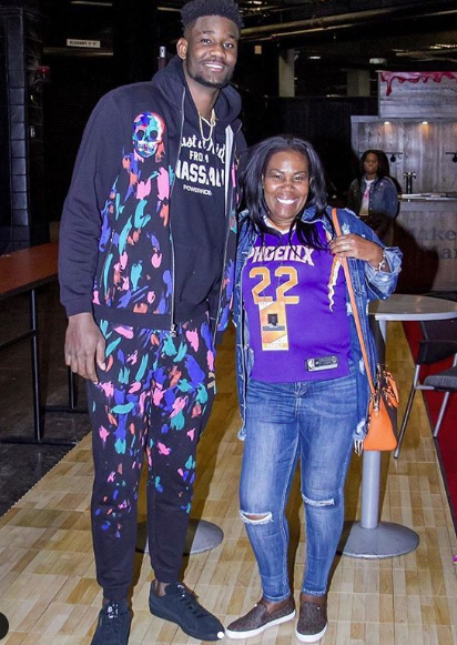 Deandre Ayton with his Mother wearing Phoenix Suns T shirt(Source:www.heavy.com)