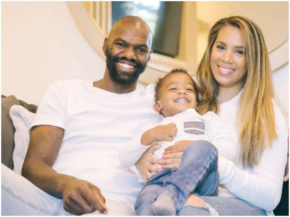 Dedmon With His Wife & Son