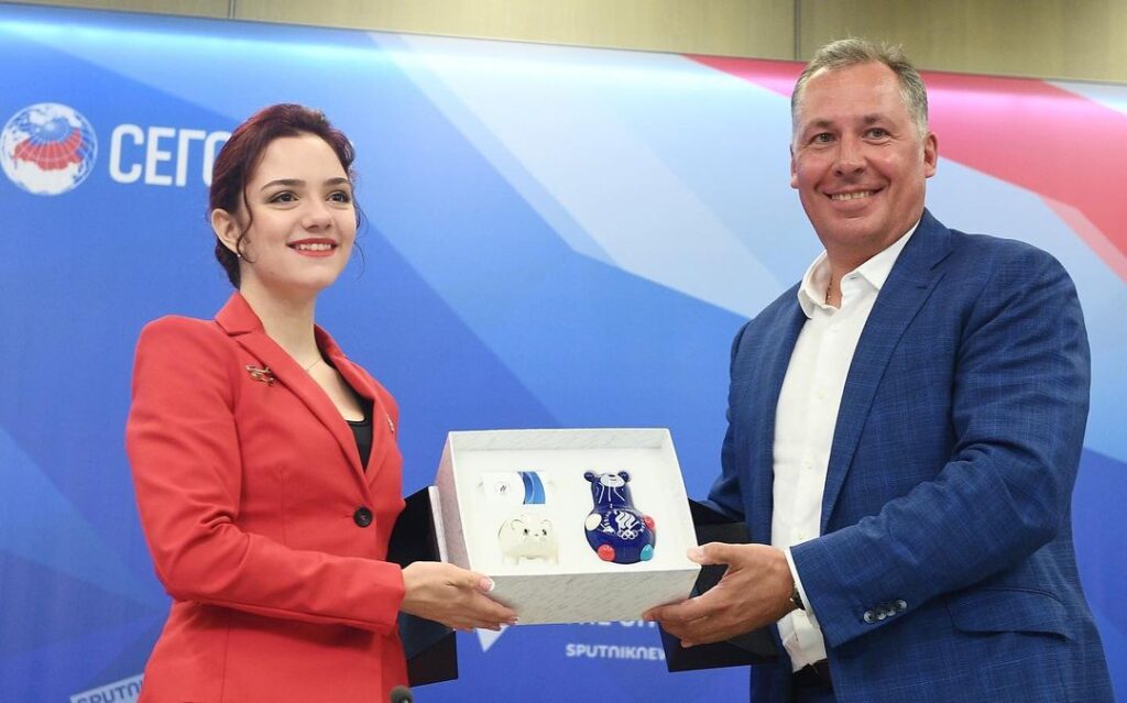 Evgenia Medvedeva receiving the honor (Source: Instagram)