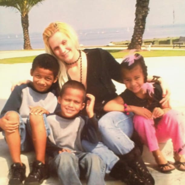 Gabriel Davis (left) with his younger siblings and his Mother Kayla Davis(Source: Buffalo Bills)