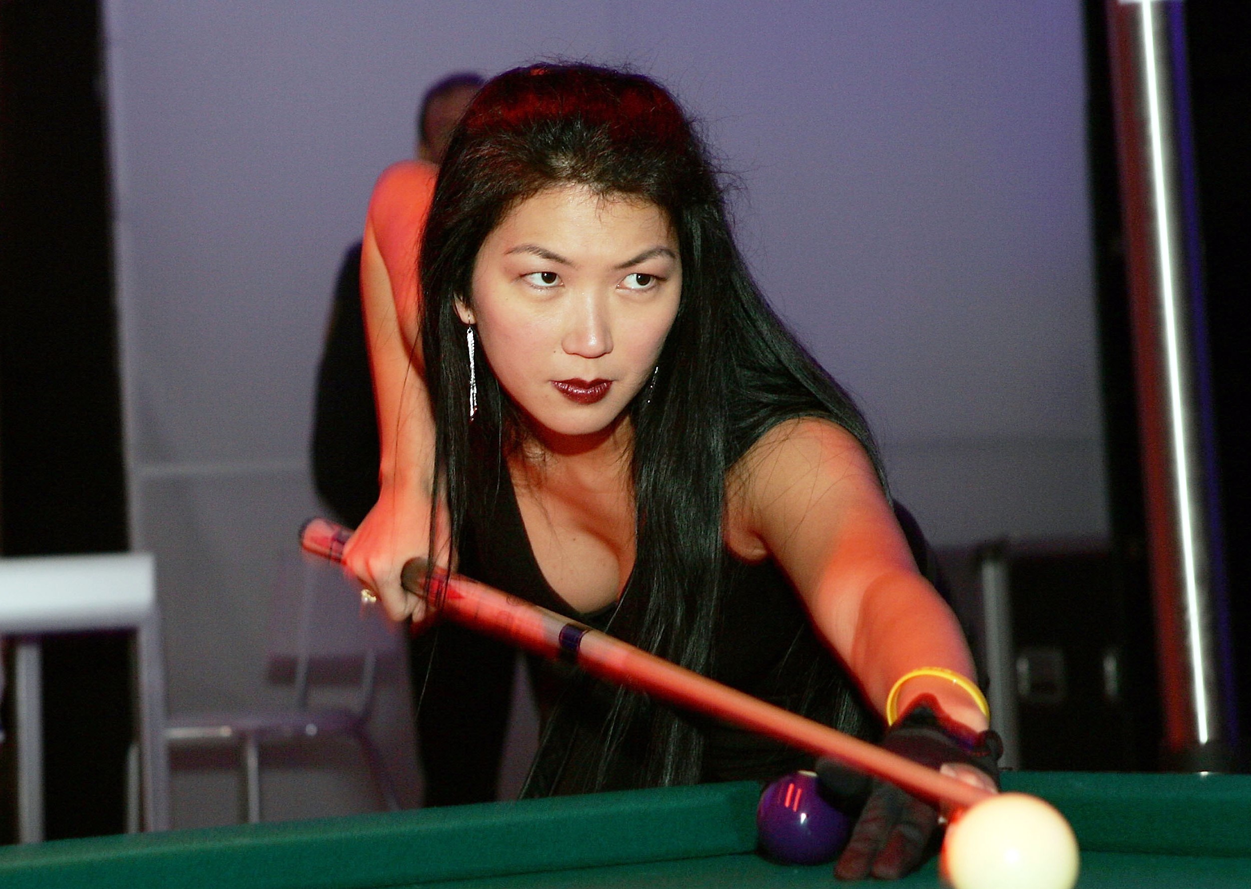 Jeanette lee playing pool