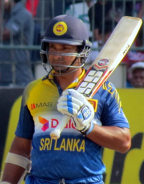 Kumar_Sangakkara_bat_in_hand