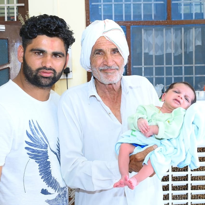 Pardeep Narwal with his father and daughter (Source: Instagram)