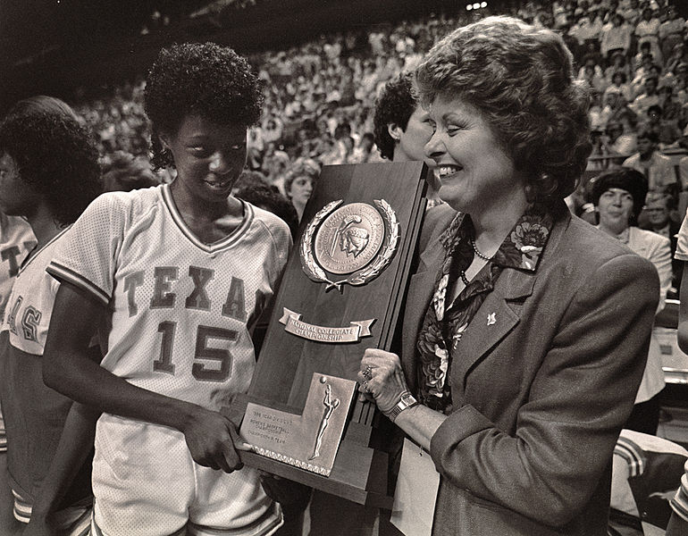 Jody_Conradt_after_winning_1986_NCAA_Women's_Basketball_Tournament