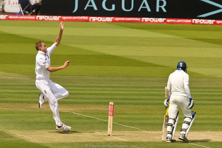 Test-match-bowling