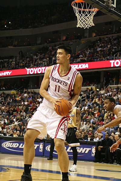 Yao_Ming_playing_for_Houston_Rockets