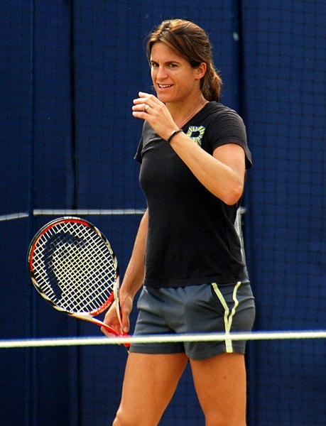 Amelie_Mauresmo_at_the_Aegon_Championships_2014