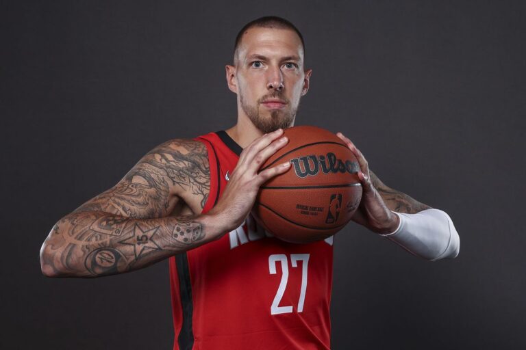 Daniel Theis with Houston Rockets (Source: thedreamshake.com)